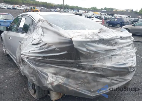 2015 Nissan Altima 2.5 S z USA, uszkodzony, nr VIN 1N4AL3AP6FC472287